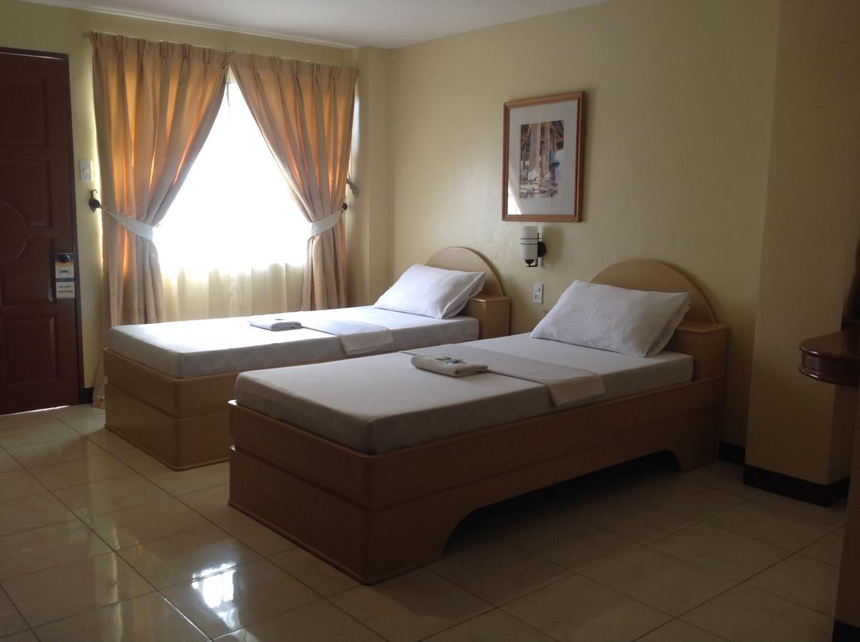 Danel Pensionne House Tacloban Buitenkant foto
